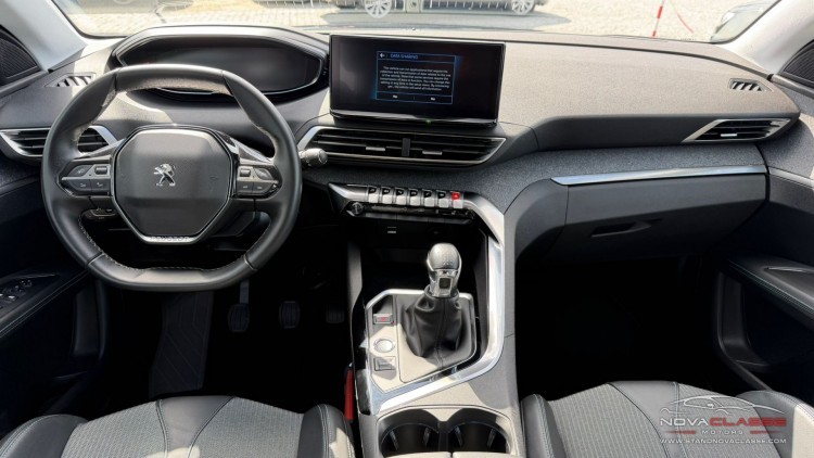 Peugeot 3008 1.2i Allure